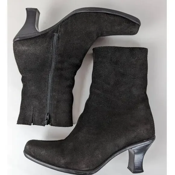 La Canadienne Waterproof Black Suede Heeled Ankle Boot Bootie 9